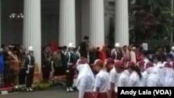 Presiden Joko Widodo meminpin Upacara Peringatan Hari Lahir Pancasila di halaman Gedung Pancasila Kementerian Luqr Negeri Jakarta, Kamis (1/6). 