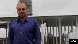 Arash Salih
