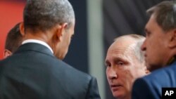 En el corto encuentro en Perú, Obama urgió a Putin a "respetar" los compromisos asumidos por Rusia dentro de los acuerdos sobre Ucrania y sobre Siria.