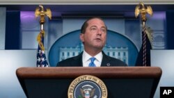 ທ່ານອາແລັກສ໌ ເອຊາຣ ລັດຖະມົນຕີກະຊວງສາທາລະນະສຸກແລະບໍລິການມະນຸດຂອງສະຫະລັດ ກ່າວໃນລະຫວ່າງ ກອງປະຊຸມຖະແຫລງຂ່າວຕໍ່ສື່ມວນຊົນ ຢູ່ໃນຫ້ອງຖະແຫລງຂ່າວ ເຈມສ໌ ເບຣດີ ຂອງທຳນຽບຂາວ, ວັນອາທິດ ທີ 23 ສິງຫາ 2020, ໃນນະຄອນຫຼວງ ວໍຊິງຕັນ.(AP Photo/Alex Brandon)