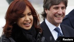 La presidenta argentina Cristina Fernández de Kirchner, junto a su vice presidente Amado Boudou. La presidenta anunció este lunes la expropiación de la petrolera YPF.