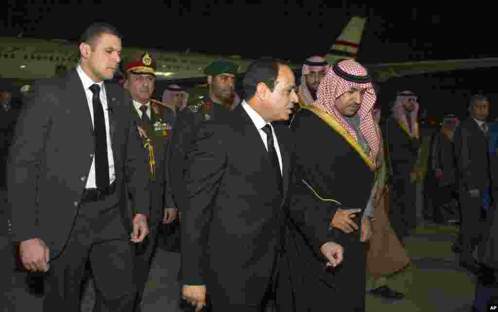 Egyptian President Abdel-Fattah el-Sissi is greeted by the Mayor of Riyadh, Prince Turki as he arrives to give his country's condolences for King Abdullah, Jan. 24, 2015.