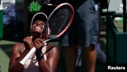 Sloane Stephens merayakan kemenangan setelah mengalahkan Angelique Kerber dari Jerman pada hari kedelapan turnamen tenis Miami Terbuka, 27 Maret 2018. (Foto: Geoff Burke-USA TODAY via Reuters)