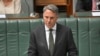 El viceprimer ministro de Australia, Richard Marles, asiste al turno de preguntas en la Cámara de Representantes en el Parlamento en Canberra, el 15 de noviembre de 2023.