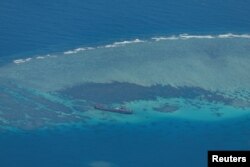 FILE: BRP Sierra Madre di Second Thomas Shoal yang diperebutkan, yang secara lokal dikenal sebagai Ayungin, di Laut Cina Selatan, 9 Maret 2023