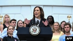 Potpredsjednica SAD Kamala Harris govori tokom manifestacije u čast Nacionalnog atletskog udruženja, 22. jul, 2024. (Foto: AFP / Brendan SMIALOWSKI)