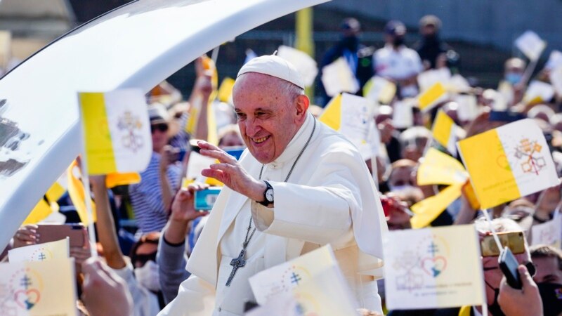 Pope Visits Roma in Slovakia to Show Inclusion