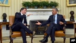 Presiden AS Barack Obama (kanan) menerima kunjungan PM Italia Matteo Renzi di Gedung Putih, Jumat (17/4).