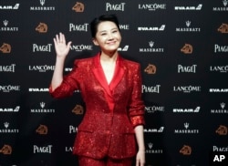 2018年11月17日，中国演员许晴抵达第55届金马奖典礼会场。金马奖被称为中国的“奥斯卡”。