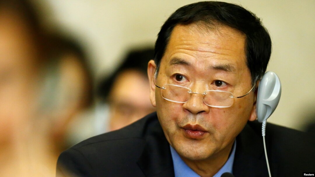 Duta Besar Korea Utara Han Tae Song berbicara dalam konferensi perlucutan senjata yang disponsori oleh PBB di Jenewa, Swiss. 