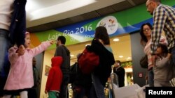 Passengers line up during a security check ahead of the 2016 Rio Olympics at Congonhas Airport in Sao Paulo, Brazil, July 18, 2016.