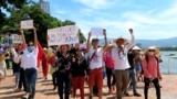 Nhóm đi đầu trong cuộc biểu tình lúc sáng Chủ Nhật, 10 tháng Sáu, tại Đà Nẵng.