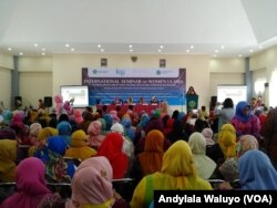 Kongres Ulama Perempuan Internasional di kampus IAIN Syekh Nurjati, Cirebon, Jawa Barat, 25 April 2017. (Foto: VOA/Andylala