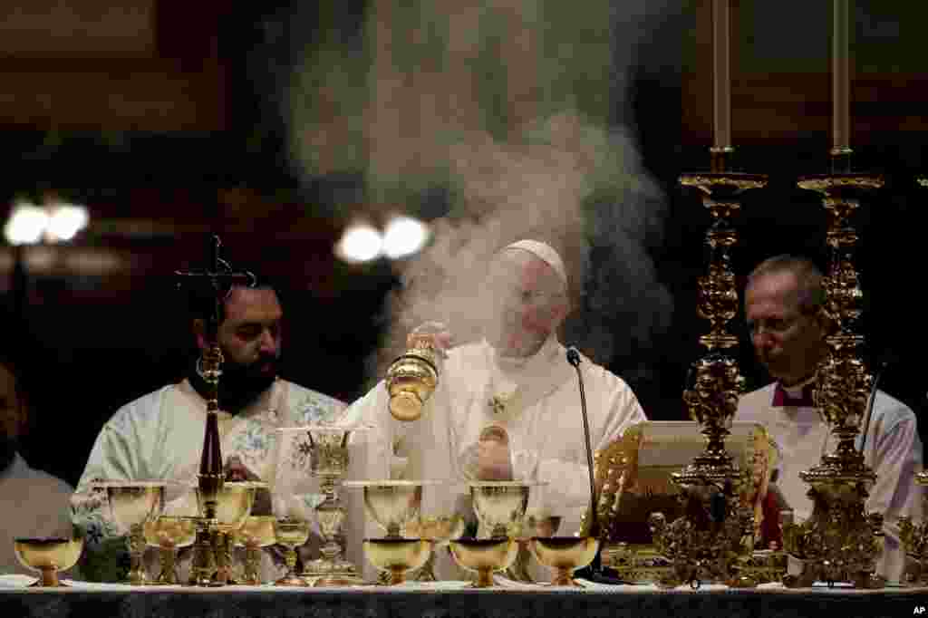حضور پاپ فرانسیس رهبر کاتولیک های جهان در صدمین سالگرد اجتماع&nbsp; اعضای کلیساهای شرقی در رم ایتالیا