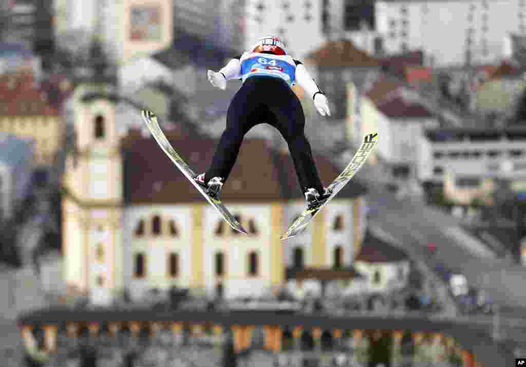  اسکی باز آلمانی در مسابقات پرش با اسکی در اتریش.&nbsp;