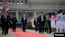 组图：特朗普总统结束对中国的访问，启程返回美国