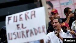 Desde que se declaró presidente interino de Venezuela el 23 de enero de 2019, el líder opositor Juan Guaidó ha convocado a manifestaciones en las calles para exigir la salida del presidente en disputa Nicolás Maduro.