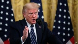 VOA: Trump contradice inteligencia de EE.UU. sobre el coronavirus