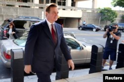 Paul Manafort, llega a la corte federal para una audiencia de su juicio por fraude fiscal y bancario. Junio 15 de 2018.