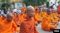 Police Roadblocks Stop Monks from Delivering Petition To King