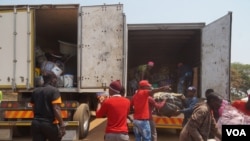 Victims of xenophobia arrive in Malawi fleeing attacks in South Africa. (VOA/L. Masina)