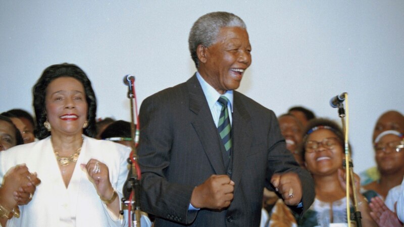 La vente aux enchères Mandela à New York suspendue après l'opposition de Pretoria