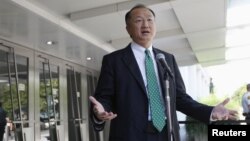 En su primer discurso público, el nuevo presidente del Banco Mundial, Jim Yong Kim, elogia el modelo de crecimiento inclusivo de algunos países de América Latina. 