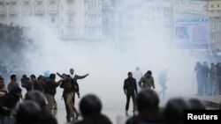 Police Fire Tear Gas at Egyptian Protesters