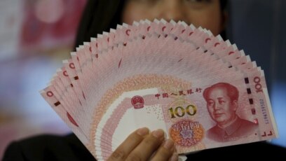 Đồng Nhân dân tệ mệnh giá 100 đồng phiên bản năm 2015. Đồng tiền của Trung Quốc đang được lưu hành tại các tỉnh biên giới phía bắc của Việt Nam và thống đốc NHNN cho biết quy định này không vi phạm hiến pháp như nhiều người nghĩ.