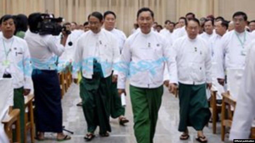 Thura U Shwe Mann (tengah), ketua partai USDP dilaporkan telah dipecat dari jabatannya (foto: dok).