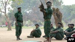 Guerrilheiros da Renamo treinando na Gorongosa em 2012
