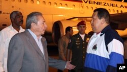Chávez sostuvo un diálogo con Raúl Castro a su arribo a Cuba, aunque no se dieron detalles sobre lo que hablaron.