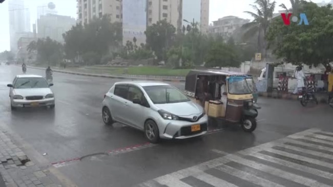کراچی میں بارشوں سے ہونے والی تباہی کی کہانی کراچی میں بارشوں سے ہونے والی تباہی کی کہانی