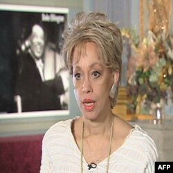 Mercedes Elington, unuka Djuka Elingtona je predsednica Centra za umetnost koji nosi njegovo ime