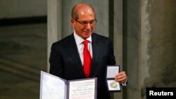 Ông Ahmet Uzumcu, Tổng giám đốc Tổ chức Cấm vũ khí hóa học (OPCW) trong buổi lễ trao giải Nobel Hòa bình tại Oslo, ngày 10/12/2013.