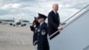 El presidente de los Estados Unidos, Joe Biden, sube al Air Force One en ruta a Delaware, en la base conjunta Andrews, Maryland, el 12 de abril de 2024. REUTERS/Michael A. McCoy