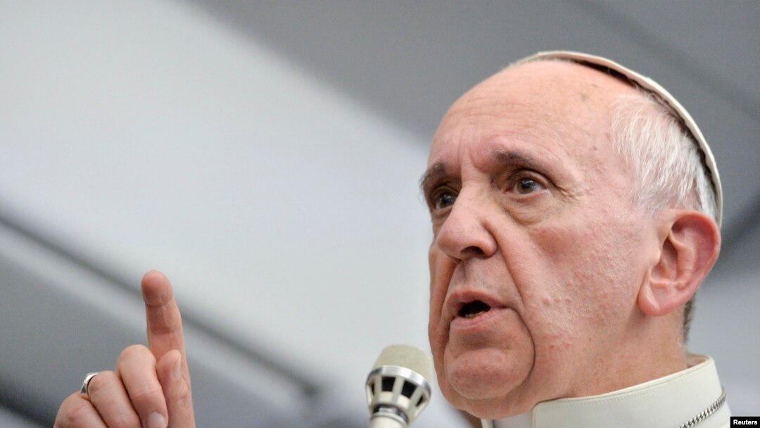 Ðức Giáo Hoàng nói chuyện với các phóng viên trước khi trở về Rome, ngày 29/7/2013. 