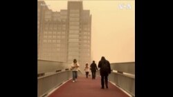 北京遭遇沙尘暴天气