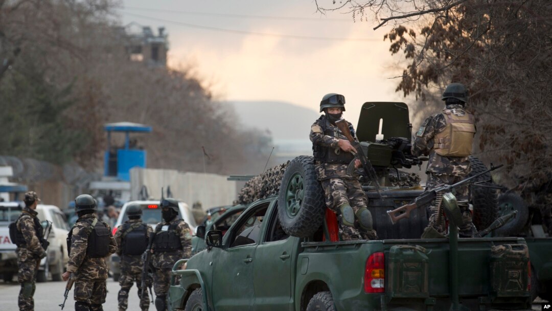 Pasukan komando bersama intelijen Afghanistan tiba di lokasi pasca serangan bom bunuh diri di barat daya Kabul (Foto: dok). 