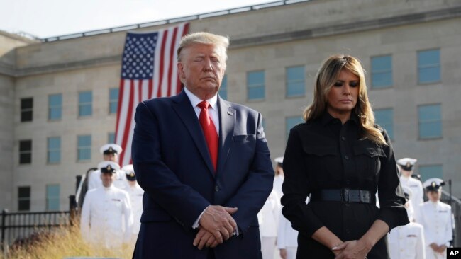 美国总统特朗普与第一夫人梅拉尼亚在五角大楼为911恐袭死难者默哀。（2019年9月11日）