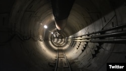Fotografía del túnel construido por "The Boring Company" en Los Ángeles, California. Imagen tuiteada por Elon Musk el 28-10-2017.