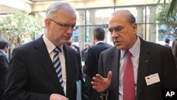 OECD chief Angel Gurria, right, with European Commissioner for Economic and Monetary Affairs Olli Rehn, Brussels, March 27, 2012.