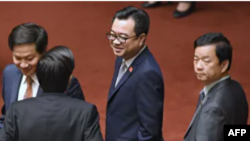 Nguyễn Thanh Nghị (thứ 2 từ phải), con trai cựu Thủ tướng Nguyễn Tấn Dũng, vừa được bổ nhiệm làm Bộ trưởng Xây dựng, trở thành thành viên trẻ nhất trong nội các mới của chính phủ Việt Nam.