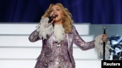 Penyanyi pop Madonna saat tampil dalam sebuah acara pertunjukan di Las Vegas, Nevada (foto: dok). 