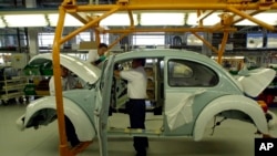 La fábrica de VW en Puebla, al sureste de la capital, fue durante mucho tiempo la única planta del mundo que seguía haciendo los escarabajos clásicos, y hace poco se convirtió en la única que seguía produciendo los más modernos.