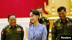 La líder pro democracia de Myanmar Aung San Suu Kyi asistió a la ceremonia de cambio de mando presidencial.