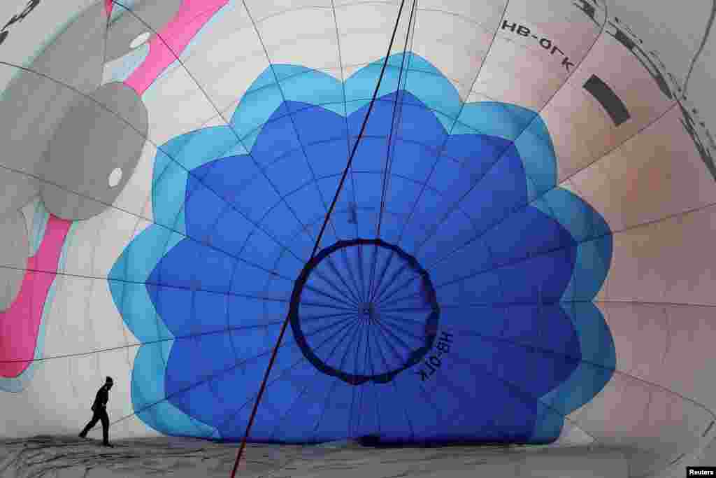 A Participant prepares a balloon for inflation during the International Hot Air Balloon Week in Chateau-d&#39;Oex, Switzerland, Jan. 27, 2018.