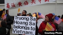 Trong nước dân không được phản đối Trung Quốc xâm lược, người Việt tại hải ngoại lên tiếng thay (ảnh Bùi Văn Phú)