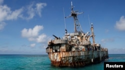 FILE: BRP Sierra Madre di Second Thomas Shoal yang disengketakan, bagian dari Kepulauan Spratly di Laut Cina Selatan, 30 Maret 2014. (REUTERS/Erik De Castro)