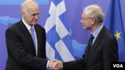 Perdana Menteri Yunani George Papandreou (kiri) dan Presiden Dewan Eropa Herman Van Rompuy dalam pertemuan Uni Eropa di Brussels, Belgia.